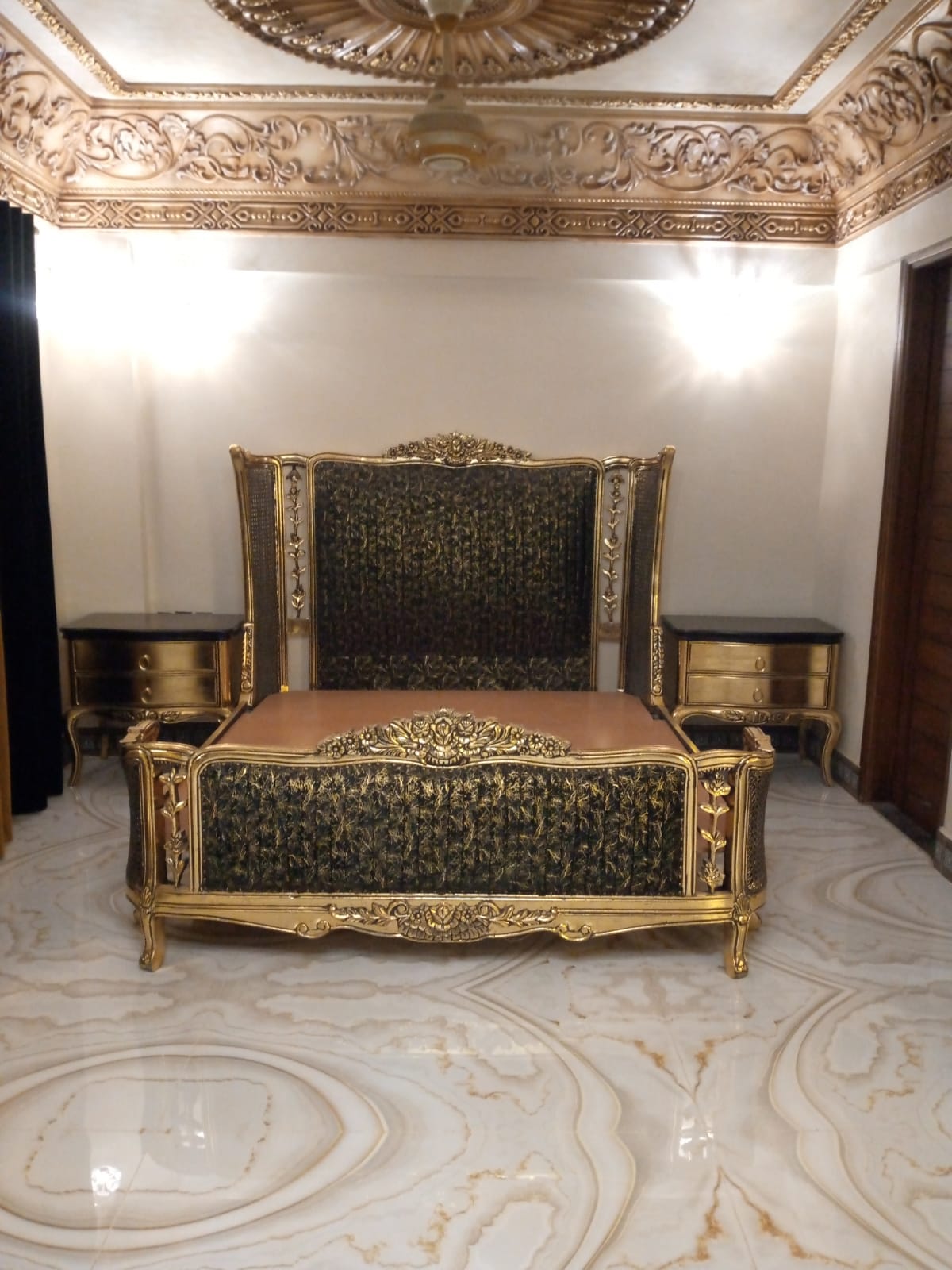 BLACK CAN BED