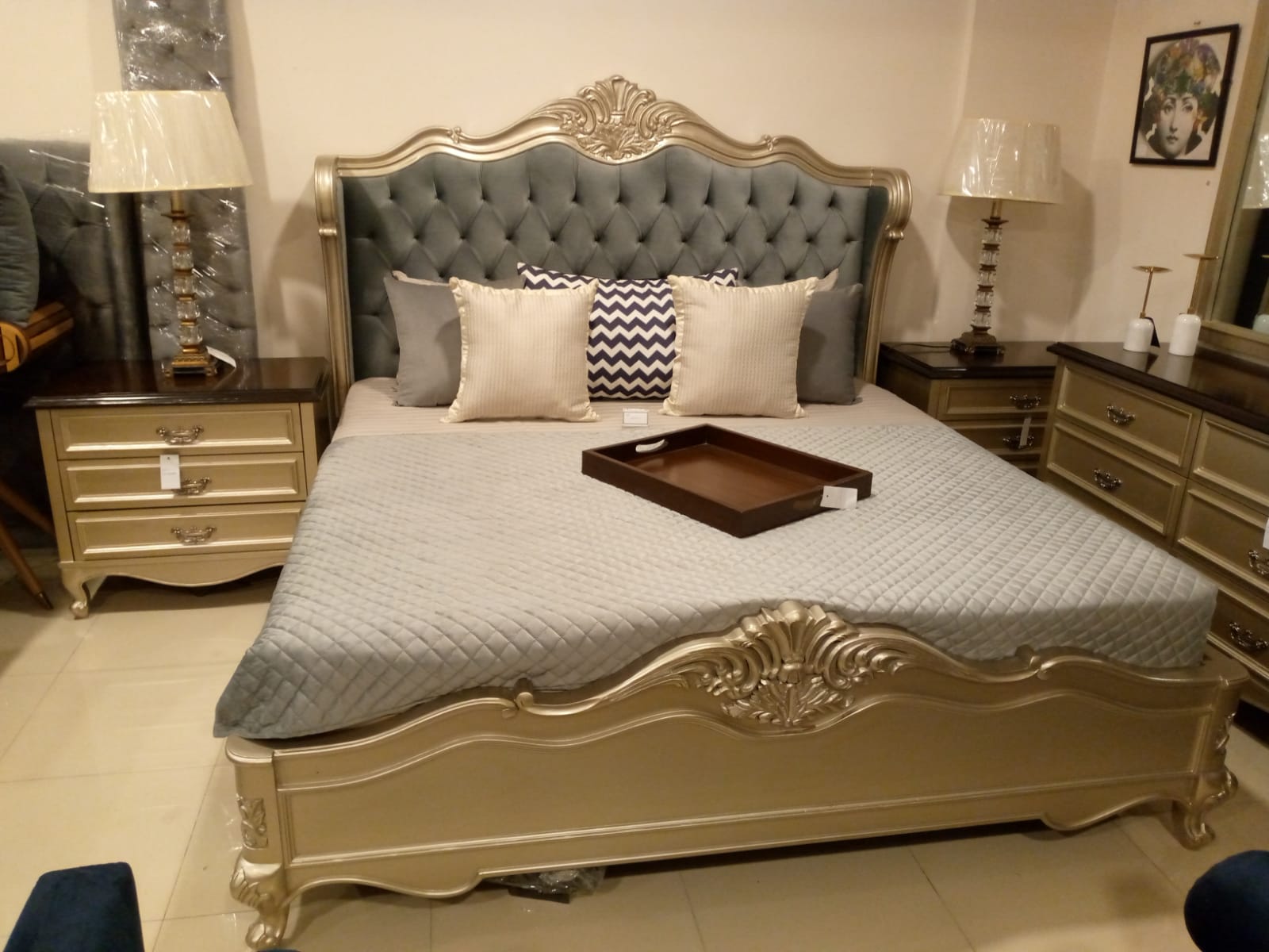 DULL GOLD WING BED SET