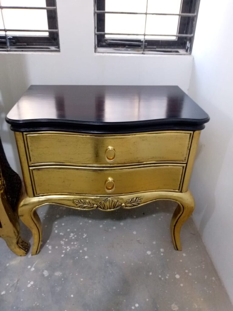 DRESSER
