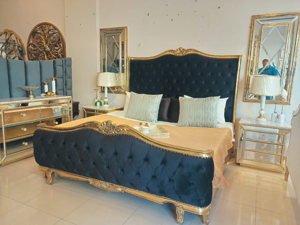 BLACK & GOLDEN BED SET