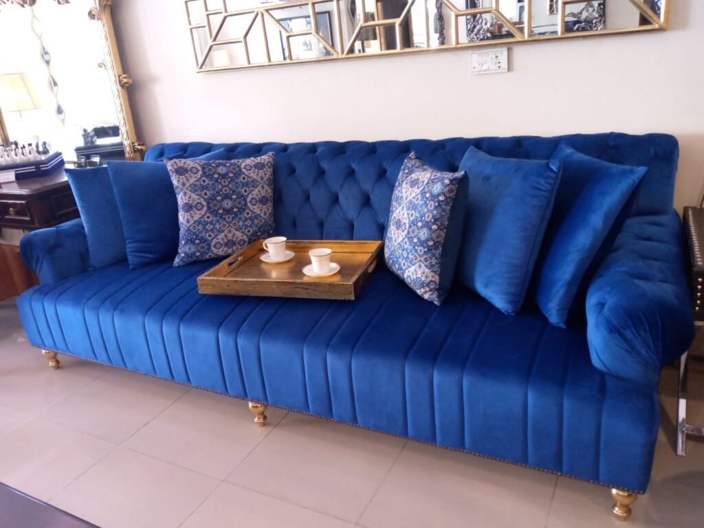 VELVET TUFTED SOFA WITH GOLD LEG