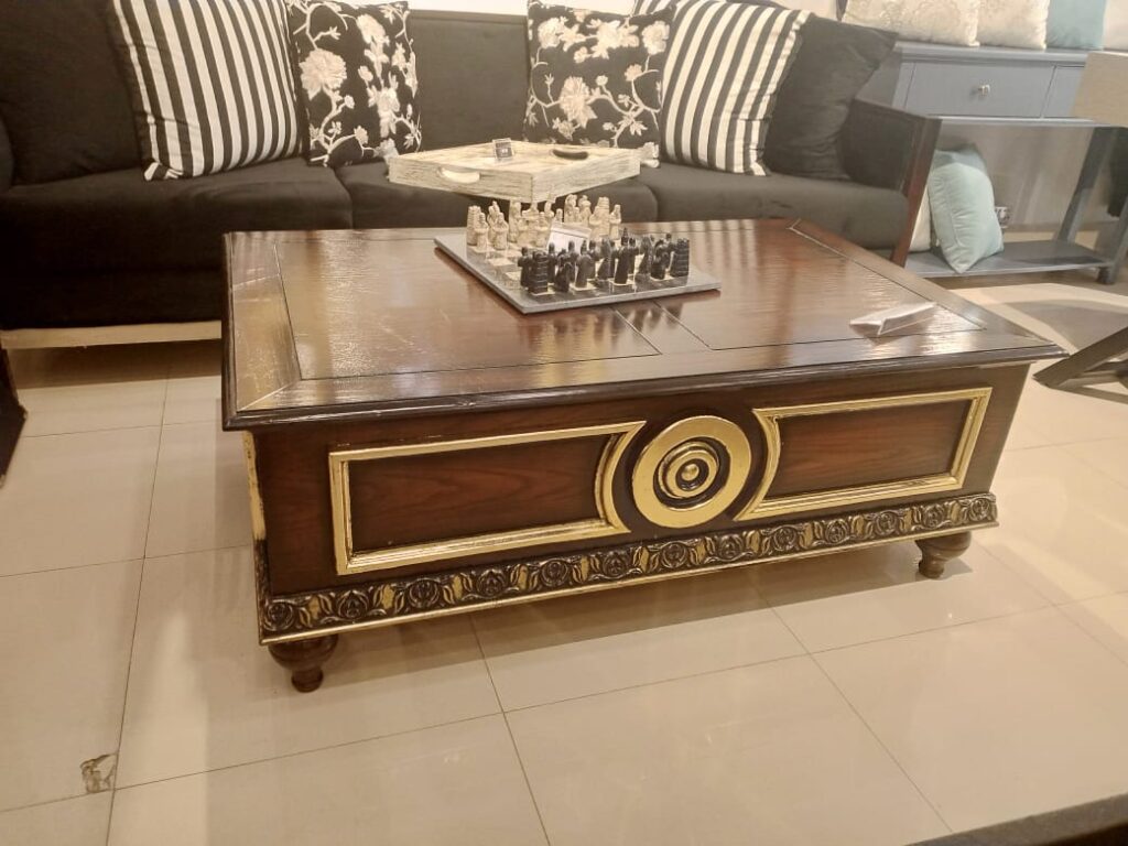 CURVED CENTER TABLE