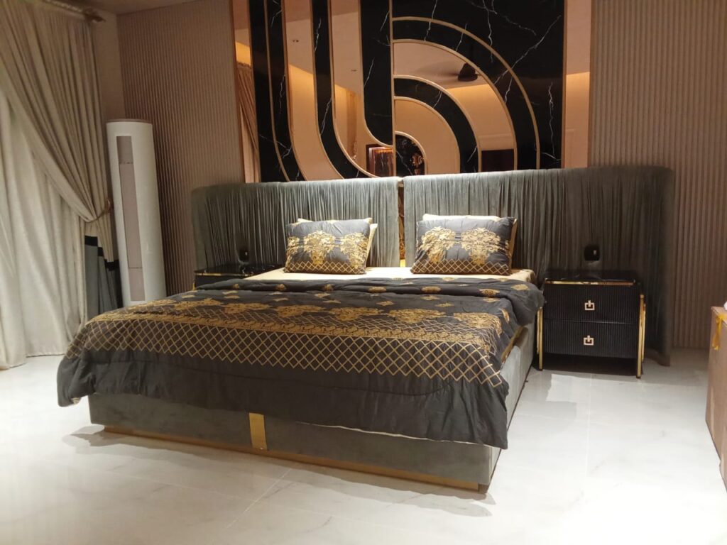 MODERN GLAM EXTENDED HEADBOARD BED