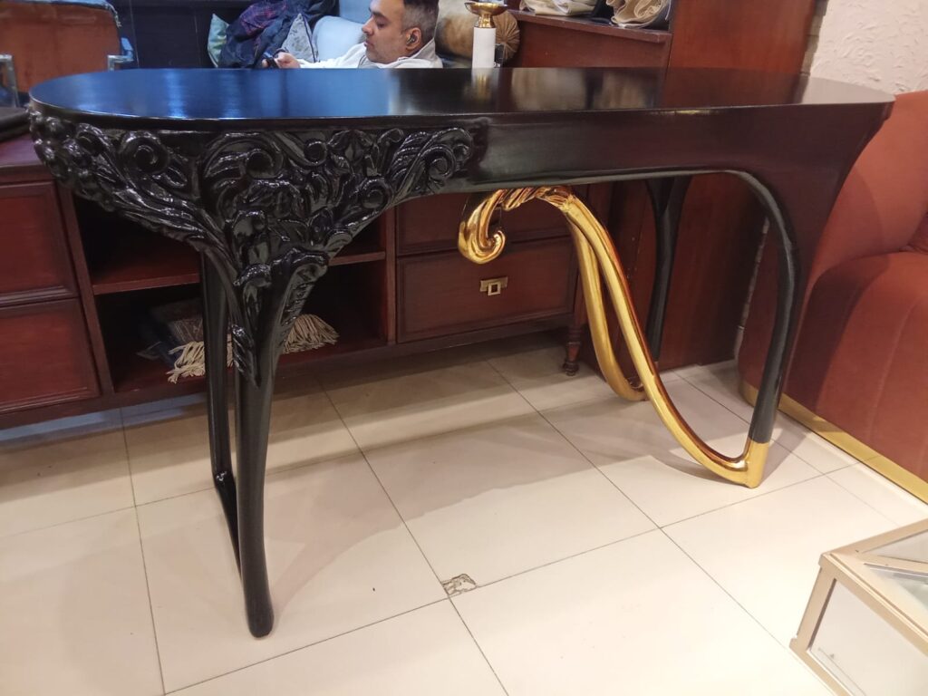 THE MIDNIGHT BAROQUE CONSOLE