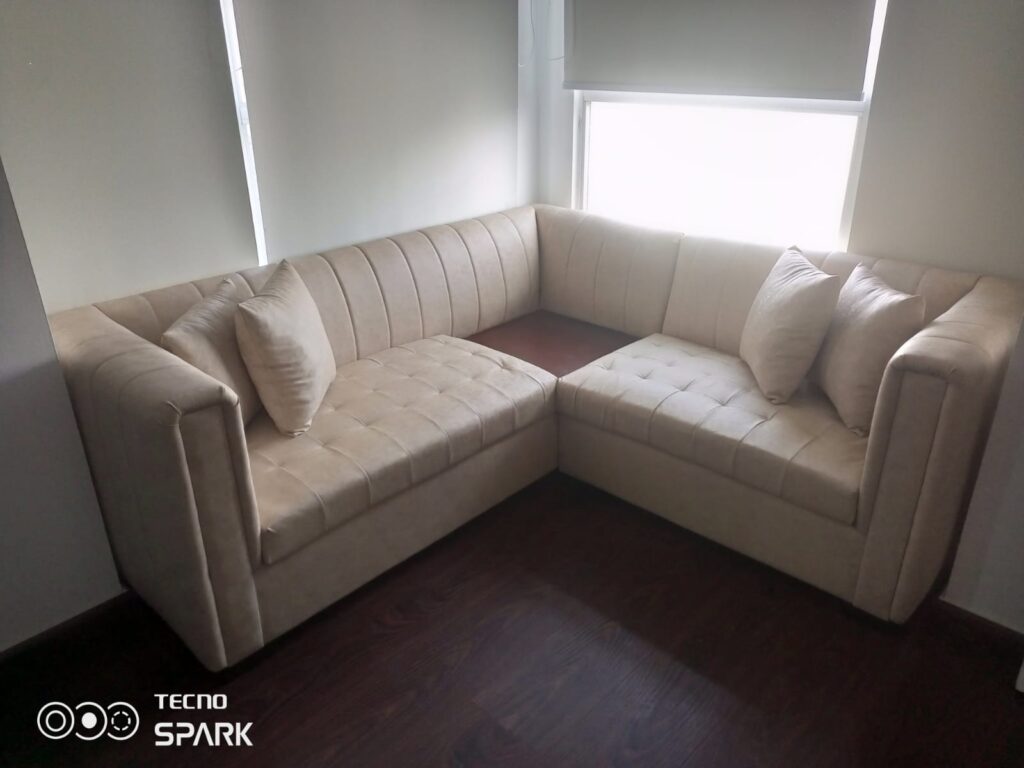 SQUARE TUFTED SECTIONAL SOFA