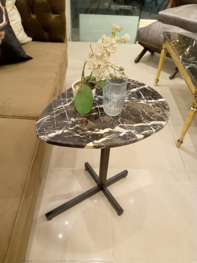 OVAL NEST OF TABLE