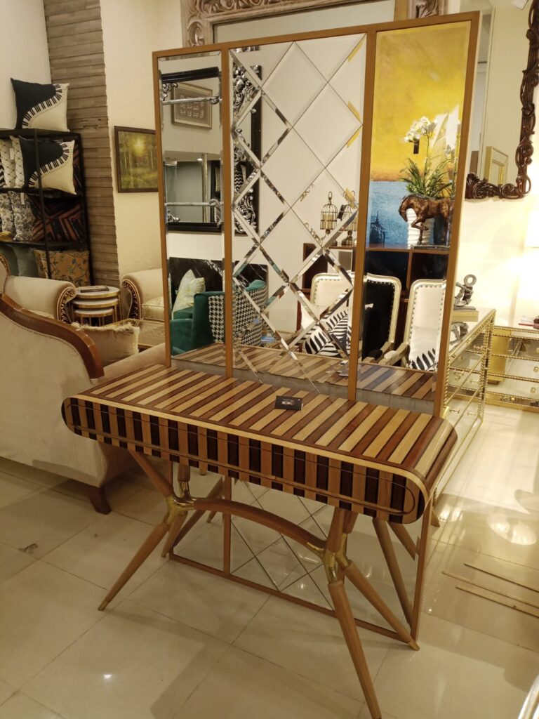 GEOMETRIC MIRROR CONSOLE