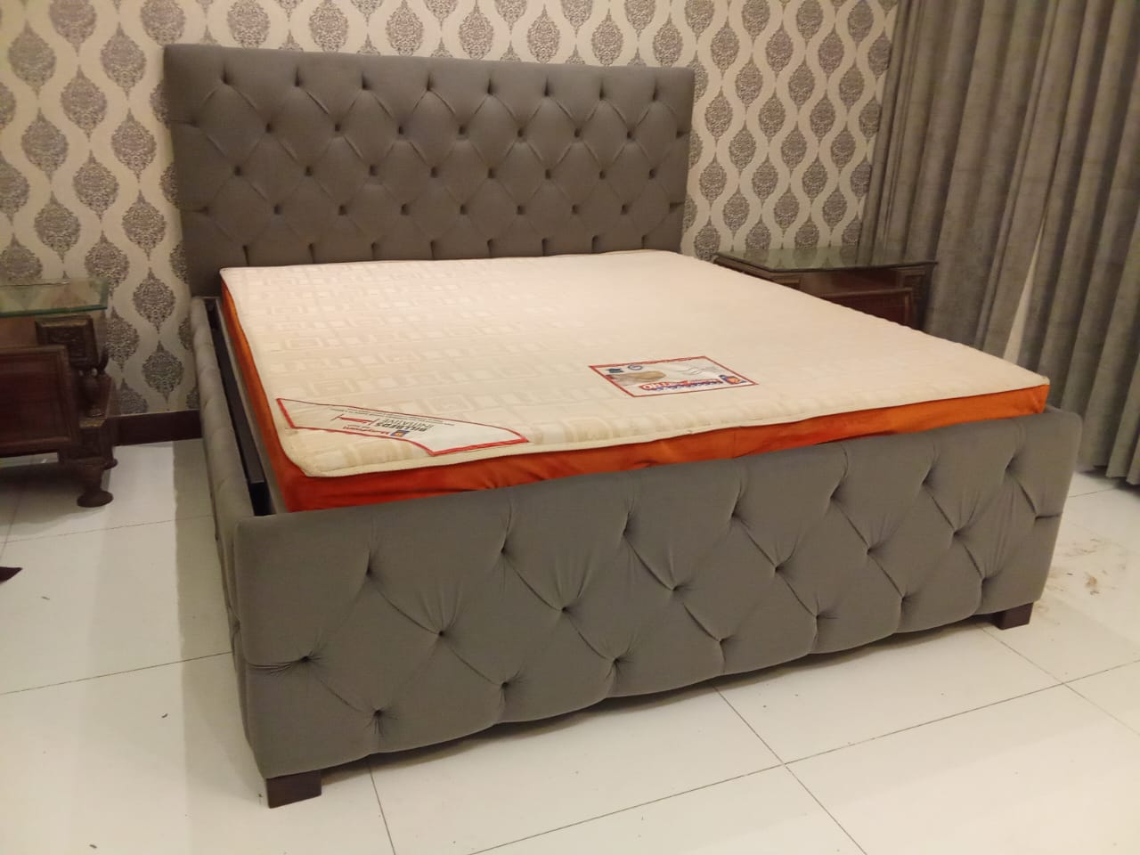 CHESTER MODERN BED